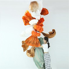 Instalasi Seni Kertas Oranye